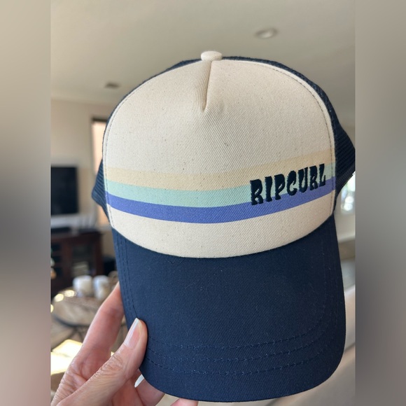 NWOT Rip Curl Women’s Trucker Hat! - Picture 8 of 8